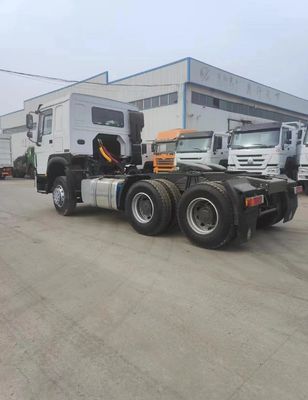 Высокая полезная нагрузка Sinotruk HOWO 6X4 Трактор грузовик голова левый руль для африканского рынка