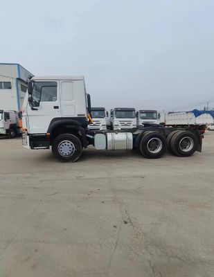 Высокая полезная нагрузка Sinotruk HOWO 6X4 Трактор грузовик голова левый руль для африканского рынка