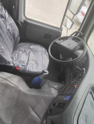 Высокая полезная нагрузка Sinotruk HOWO 6X4 Трактор грузовик голова левый руль для африканского рынка